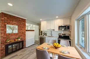 16 Sleepy Ln, Hicksville, NY 11801 - Photo 8