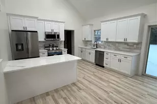 24 Kimberly Ct, Calverton, NY 11933 - Photo 8