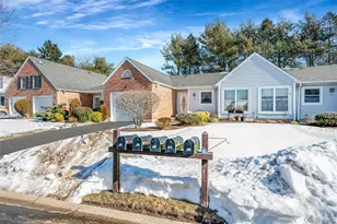 35 Chippendale Dr, Mount Sinai, NY 11766 - Photo 4