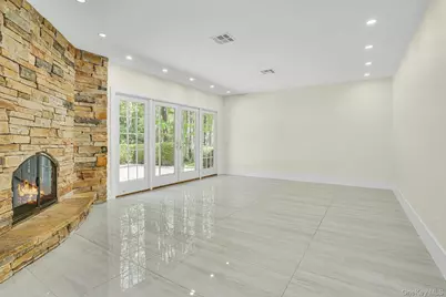 7 McCulloch Drive, Dix Hills, NY 11746 - Photo 24