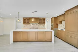 7 McCulloch Dr, Dix Hills, NY 11746 - Photo 10