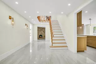 7 McCulloch Dr, Dix Hills, NY 11746 - Photo 4