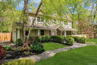 7 McCulloch Drive, Dix Hills, NY 11746 - Photo 2