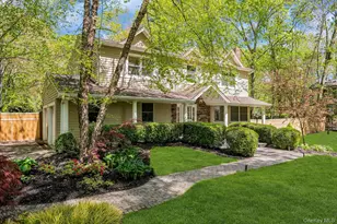 7 McCulloch Dr, Dix Hills, NY 11746 - Photo 2