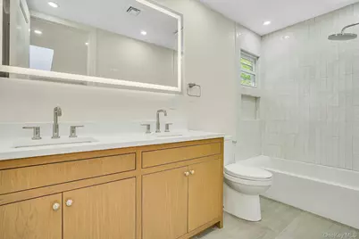 7 McCulloch Drive, Dix Hills, NY 11746 - Photo 32