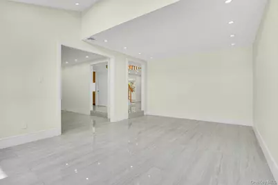 7 McCulloch Drive, Dix Hills, NY 11746 - Photo 22