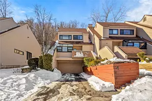 4 John Bean Ct, Port Washington, NY 11050 - Photo 2