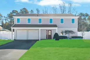 436 8th St, Bohemia, NY 11716 - Photo 2