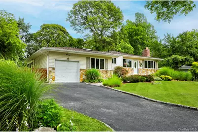 7 Bartel Place, South Huntington, NY 11746 - Photo 2