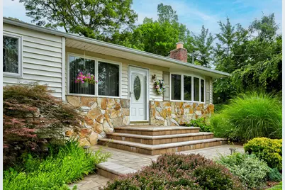 7 Bartel Place, South Huntington, NY 11746 - Photo 4