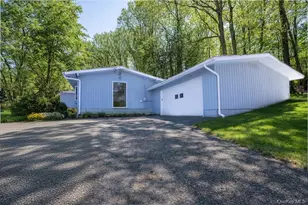 11 Hopp Ground Ln, Bedford, NY 10506 - Photo 2