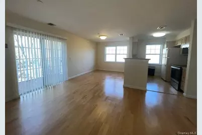 200 Woodcrest Lane #211, Mount Kisco, NY 10549 - Photo 4