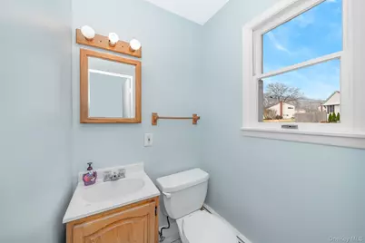 24 Brooktree Circle, Lindenhurst, NY 11757 - Photo 10