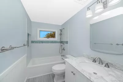 24 Brooktree Circle, Lindenhurst, NY 11757 - Photo 20