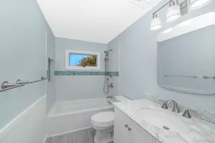 24 Brooktree Cir, Lindenhurst, NY 11757 - Photo 20
