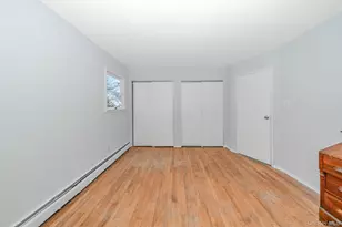 24 Brooktree Cir, Lindenhurst, NY 11757 - Photo 22