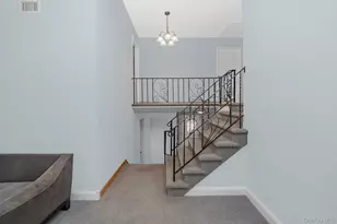 24 Brooktree Cir, Lindenhurst, NY 11757 - Photo 14