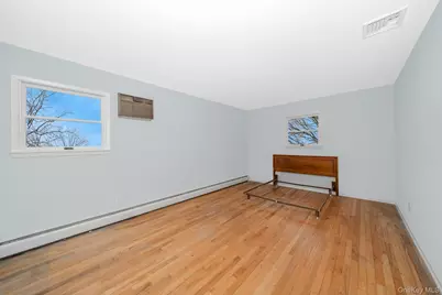 24 Brooktree Circle, Lindenhurst, NY 11757 - Photo 16