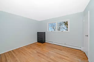 24 Brooktree Cir, Lindenhurst, NY 11757 - Photo 18