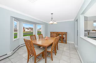 24 Brooktree Cir, Lindenhurst, NY 11757 - Photo 4