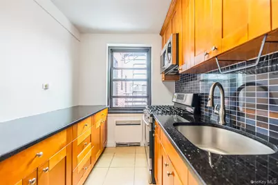 213-06 75th Avenue #6H, Bayside, NY 11364 - Photo 4