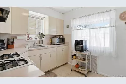 10617 95th Avenue, Ozone Park, NY 11416 - Photo 12