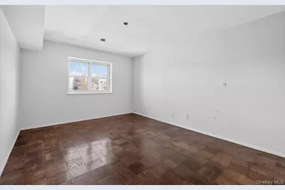 100 S Middle Neck Road #305, Great Neck, NY 11021 - Photo 18