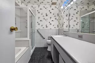 100 S Middle Neck Rd, Great Neck, NY 11021 - Photo 20