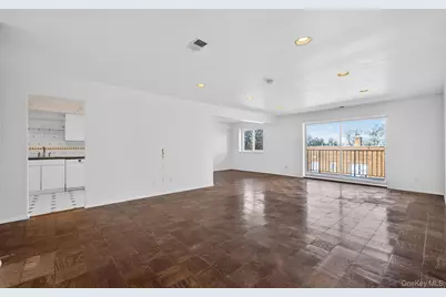 100 S Middle Neck Road #305, Great Neck, NY 11021 - Photo 6