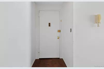 100 S Middle Neck Road #305, Great Neck, NY 11021 - Photo 4