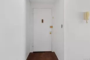 100 S Middle Neck Rd, Great Neck, NY 11021 - Photo 4