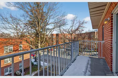 100 S Middle Neck Road #305, Great Neck, NY 11021 - Photo 10