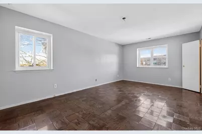 100 S Middle Neck Road #305, Great Neck, NY 11021 - Photo 22