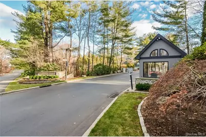 161 Stone Oaks Drive, Hartsdale, NY 10530 - Photo 2