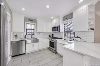 970 Benris Avenue, Franklin Square, NY 11010 - Photo 8