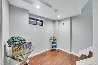 970 Benris Avenue, Franklin Square, NY 11010 - Photo 20