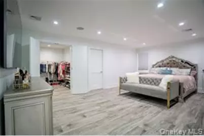 18 Helene Avenue, Merrick, NY 11566 - Photo 4