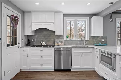 194 Hickory Grove Drive E, Larchmont, NY 10538 - Photo 8