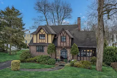 194 Hickory Grove Drive E, Larchmont, NY 10538 - Photo 2