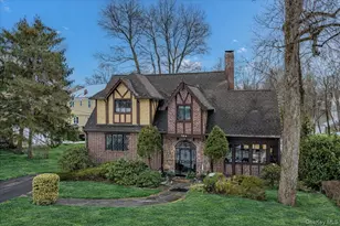 194 Hickory Grove Dr E, Larchmont, NY 10538 - Photo 2