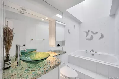 40 Hitching Post Lane, Glen Cove, NY 11542 - Photo 18