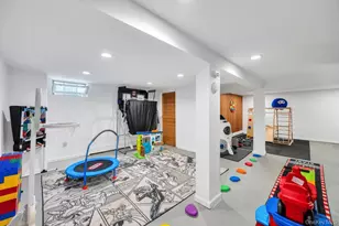 40 Hitching Post Ln, Glen Cove, NY 11542 - Photo 22