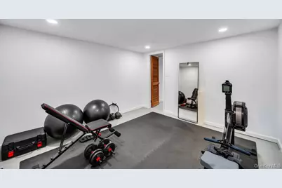 40 Hitching Post Lane, Glen Cove, NY 11542 - Photo 20