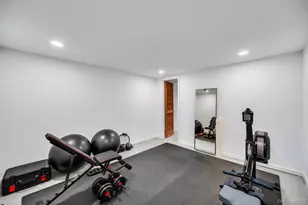 40 Hitching Post Ln, Glen Cove, NY 11542 - Photo 20