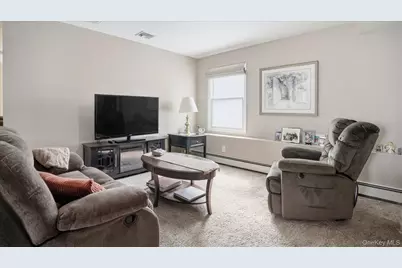 147 Coates Avenue N, Holbrook, NY 11741 - Photo 18