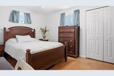 147 Coates Avenue N, Holbrook, NY 11741 - Photo 8