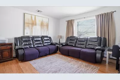 147 Coates Avenue N, Holbrook, NY 11741 - Photo 2