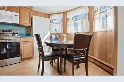 147 Coates Avenue N, Holbrook, NY 11741 - Photo 6