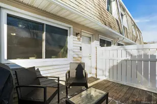 204 Storm Dr, Holtsville, NY 11742 - Photo 4