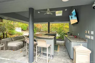 8 Forest Ct, Syosset, NY 11791 - Photo 32